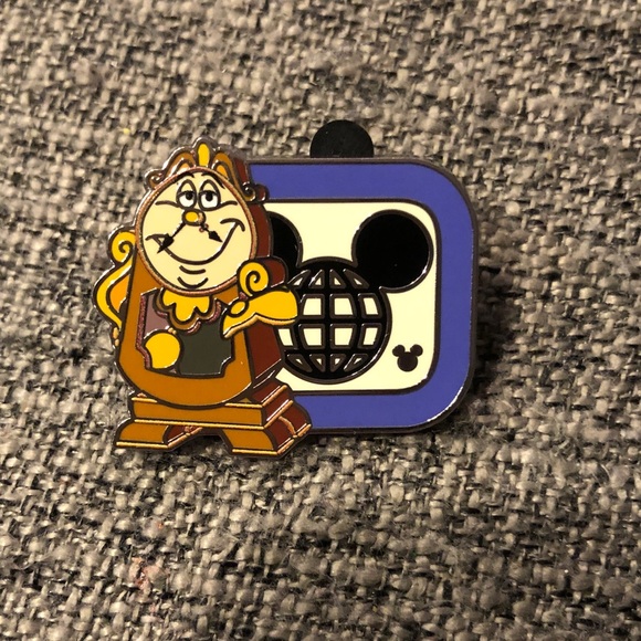 Authentic Hidden Disney pin. Each pin $8 or 4 pins $25, additional pins $5 each. - Picture 8 of 8
